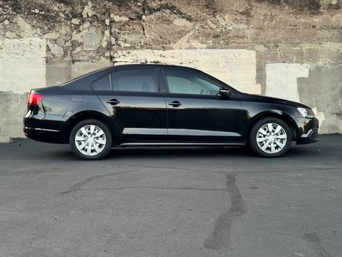 Used 2012 Volkswagen Jetta SE FWD image 3