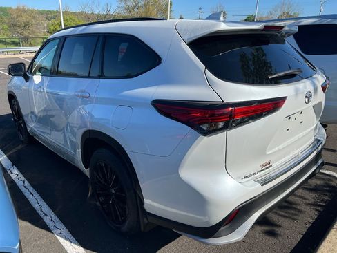 Used 2023 Toyota Highlander XSE AWD/4WD image 4