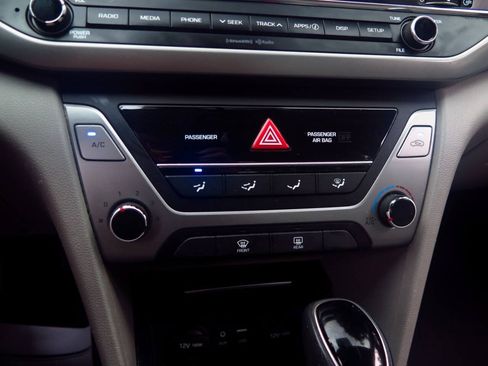 Used 2017 Hyundai Elantra SE FWD image 10