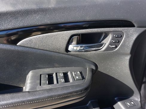 Used 2020 Honda Pilot Touring image 3