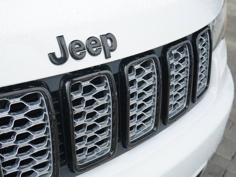 Used 2022 Jeep Grand Cherokee Laredo X image 13
