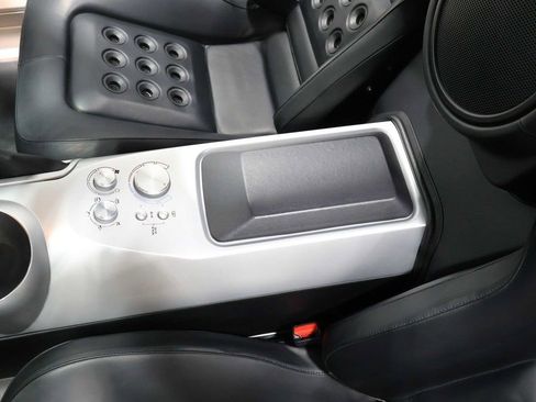 Used 2006 Ford GT image 25