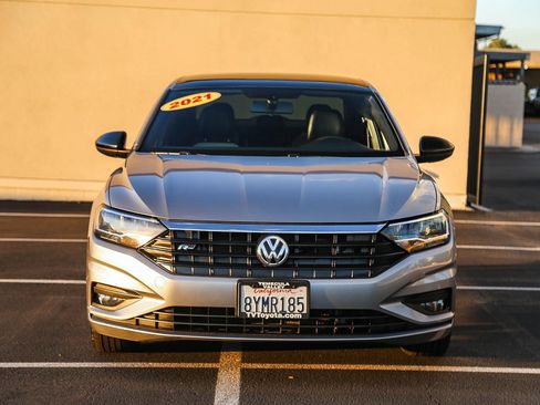 Used 2021 Volkswagen Jetta R-Line image 2