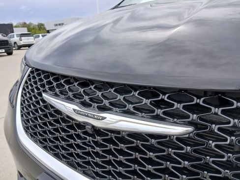 New 2026 Chrysler Pacifica Pinnacle AWD/4WD image 37