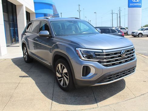 Used 2024 Volkswagen Atlas SEL AWD/4WD image 1