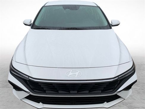 Used 2024 Hyundai Elantra Blue image 7