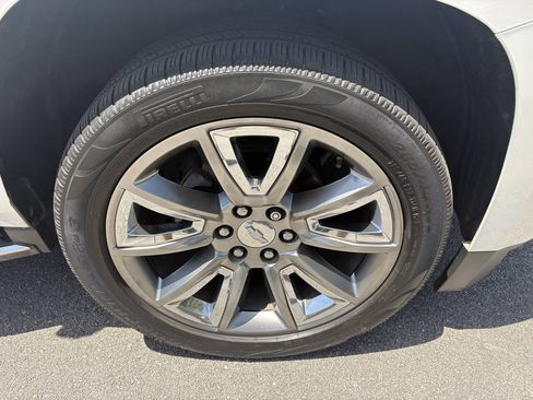 Used 2017 Chevrolet Suburban Premier RWD image 14