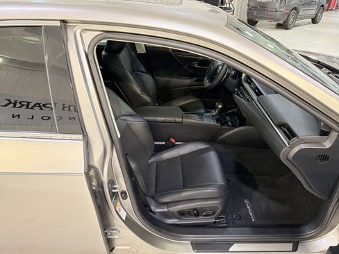 Used 2019 Lexus ES 350 Ultra Luxury image 29