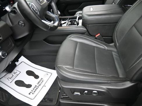 Used 2025 GMC Yukon XL Denali image 15