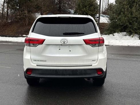 Used 2019 Toyota Highlander LE image 3