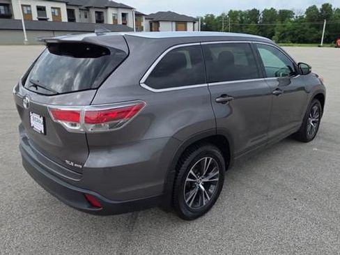 Used 2016 Toyota Highlander XLE AWD/4WD image 9