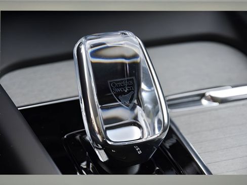 Certified 2025 Volvo XC60 B5 Ultra w/ Protection Package Premier image 38