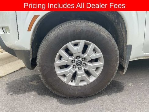 Used 2022 Nissan Frontier SV AWD/4WD image 2