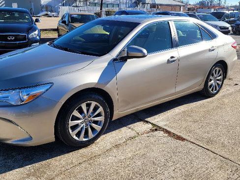 Used 2016 Toyota Camry XLE image 2