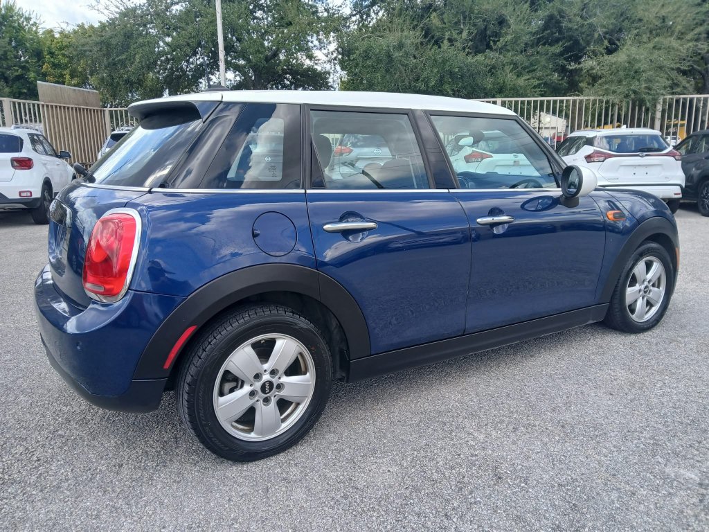 Used 2018 MINI Cooper 4-Door Hardtop FWD image 5