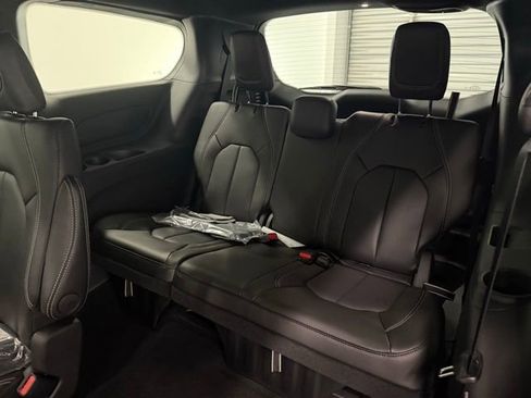 New 2026 Chrysler Voyager LX image 17