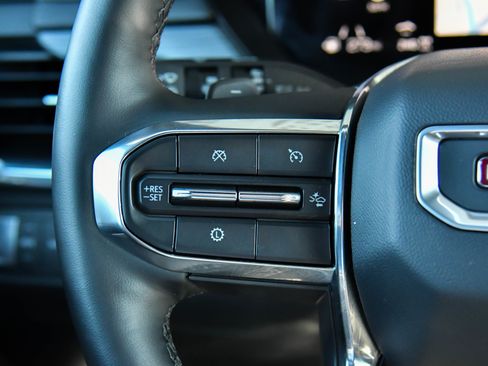 Used 2025 GMC Acadia Elevation image 39