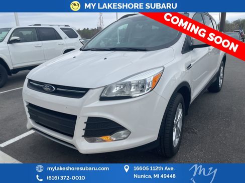 Used 2016 Ford Escape SE w/ Equipment Group 201A AWD/4WD image 3