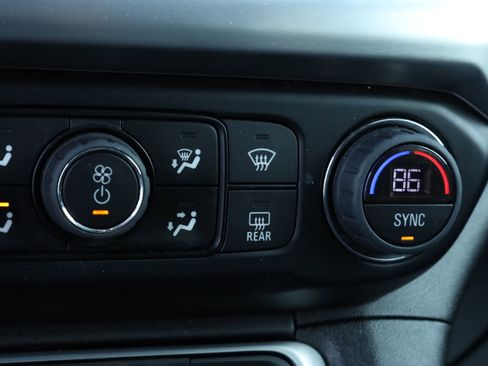 Used 2023 GMC Acadia SLT image 13