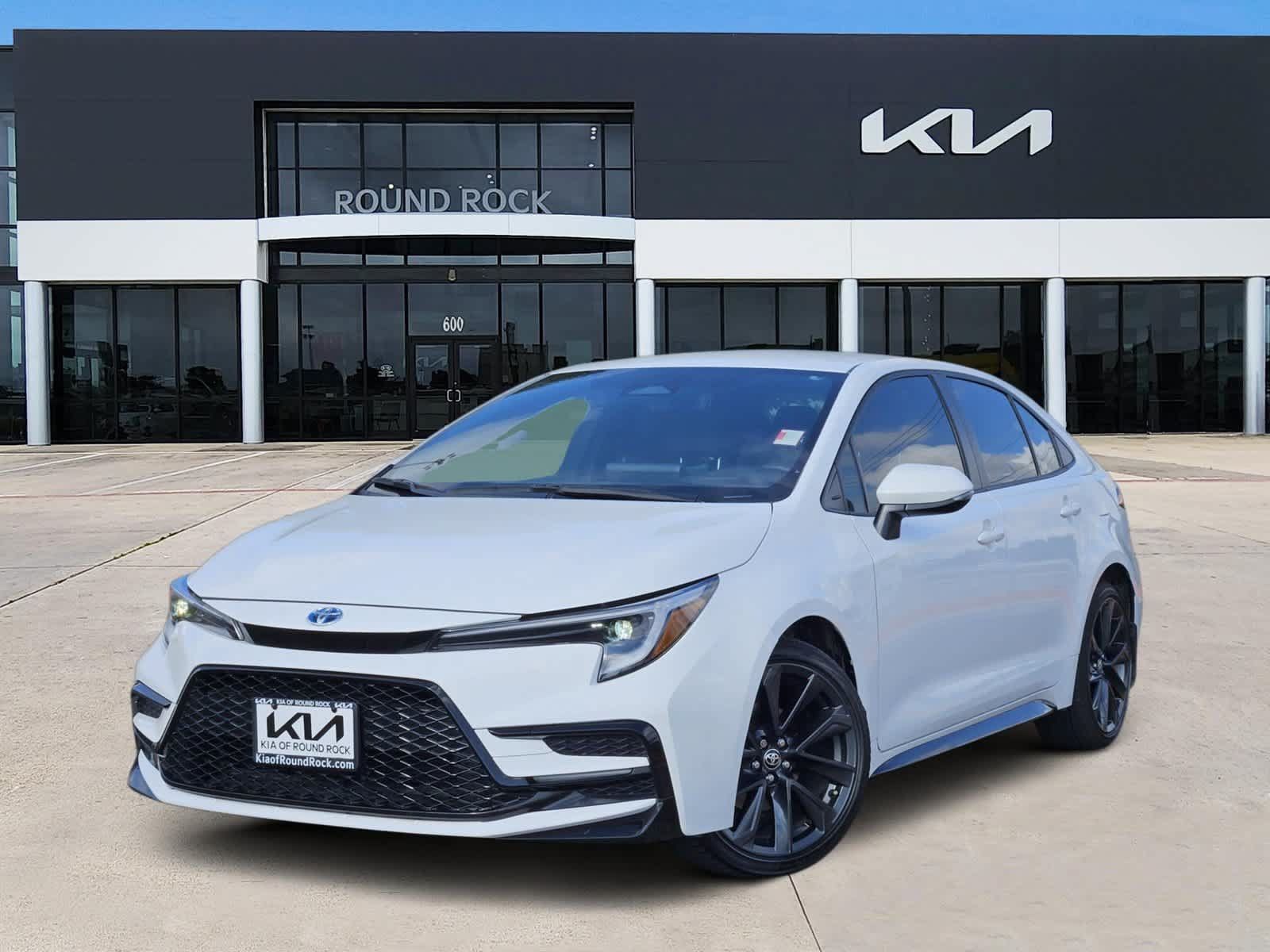 Used 2025 Toyota Corolla SE FWD image 1