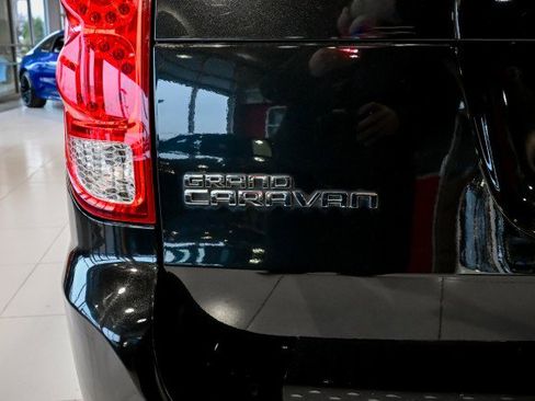 Used 2019 Dodge Grand Caravan SE w/ UConnect Hands-Free Group image 41