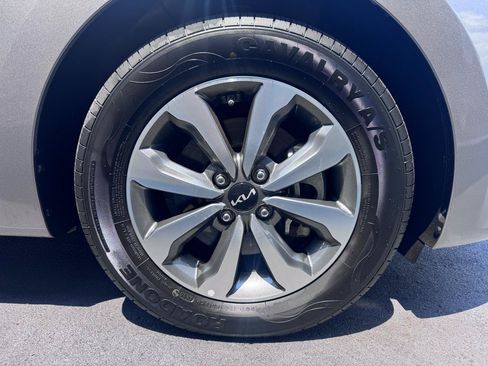 Used 2023 Kia Rio S w/ Technology Package FWD image 9