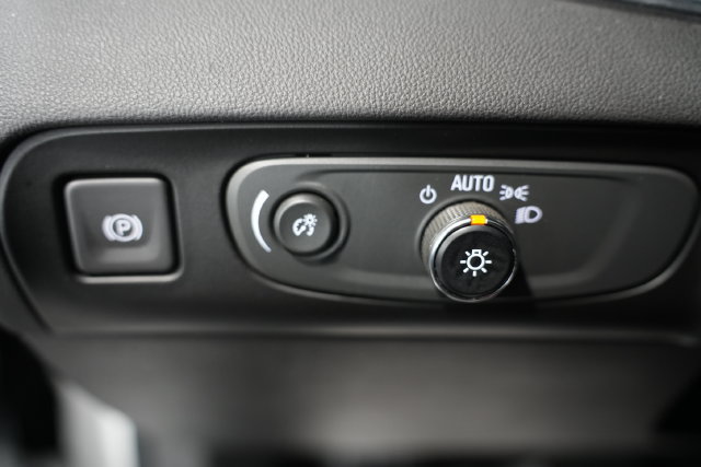 Used 2018 Buick Enclave Essence AWD/4WD image 13