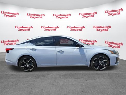 Used 2023 Nissan Altima 2.5 SR w/ SR Premium Package FWD image 23
