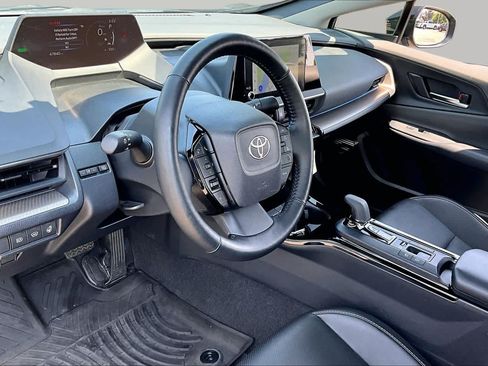 Used 2024 Toyota Prius XLE FWD image 17