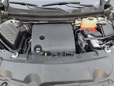 Used 2021 Chevrolet Traverse LT image 20