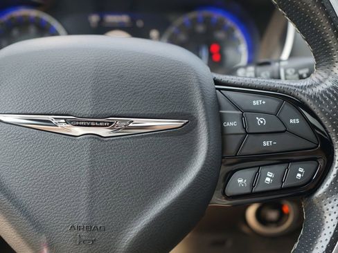 Used 2021 Chrysler Pacifica Limited w/ S Appearance Package image 15