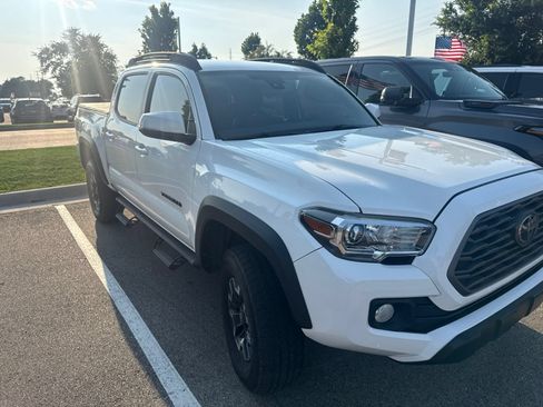 Used 2021 Toyota Tacoma TRD Off-Road w/ Technology Package AWD/4WD image 4