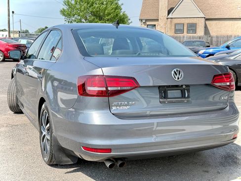 Used 2017 Volkswagen Jetta SE FWD image 6