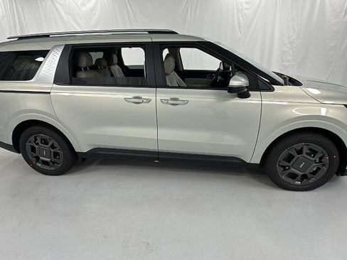 New 2026 Kia Carnival EX FWD image 2