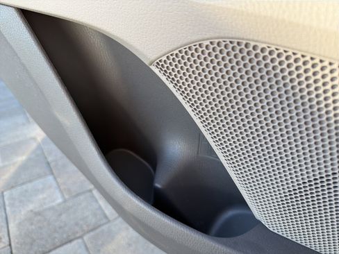 Used 2020 Toyota Camry LE image 78