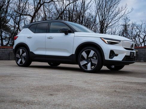 Certified 2024 Volvo XC40 Recharge Plus image 7