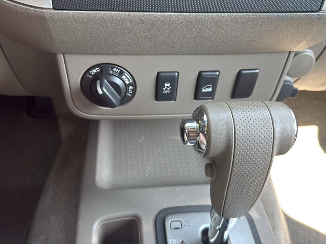 Used 2012 Nissan Frontier SV AWD/4WD image 20