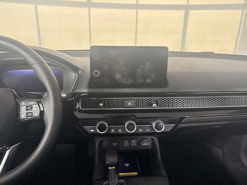 Used 2022 Honda Civic Touring image 10