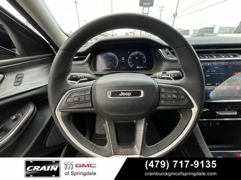 Used 2023 Jeep Grand Cherokee L Limited w/ Black Appearance Package AWD/4WD image 14