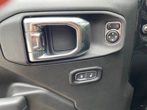 Used 2025 Jeep Wrangler Unlimited Sport AWD/4WD image 25