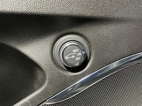 Used 2018 Buick Enclave Essence image 40