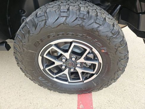 Used 2025 Jeep Wrangler Unlimited Rubicon AWD/4WD image 24
