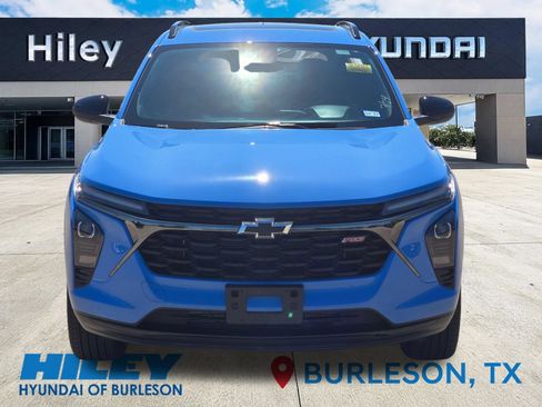 Used 2024 Chevrolet Trax RS w/ Sunroof Package FWD image 8