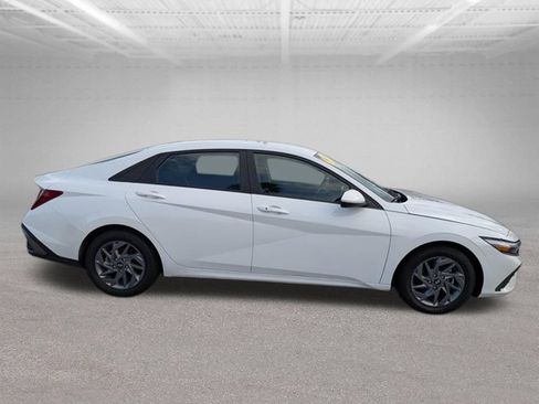 Used 2024 Hyundai Elantra SEL FWD image 4