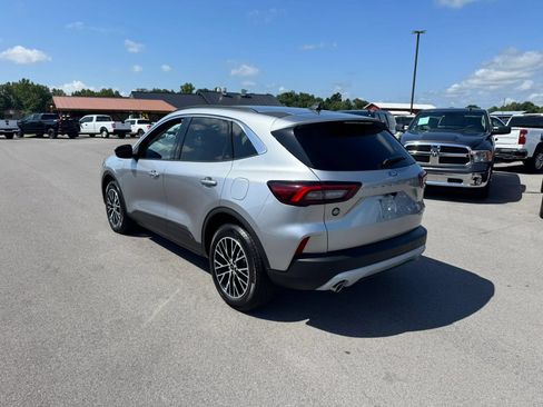 Used 2023 Ford Escape SE FWD image 3
