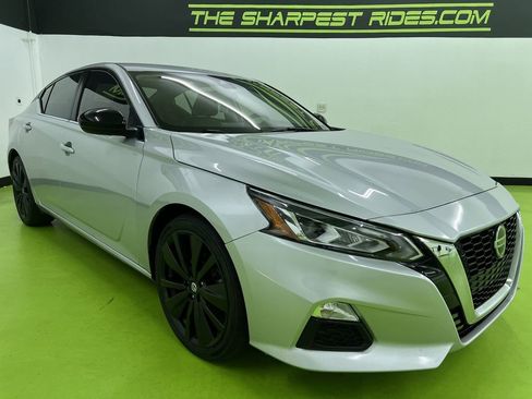 Used 2021 Nissan Altima 2.5 SR FWD image 2