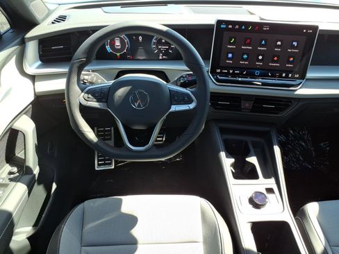 New 2026 Volkswagen Tiguan SE R-Line image 14