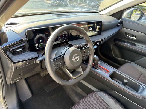 Used 2025 Nissan Kicks SR image 11