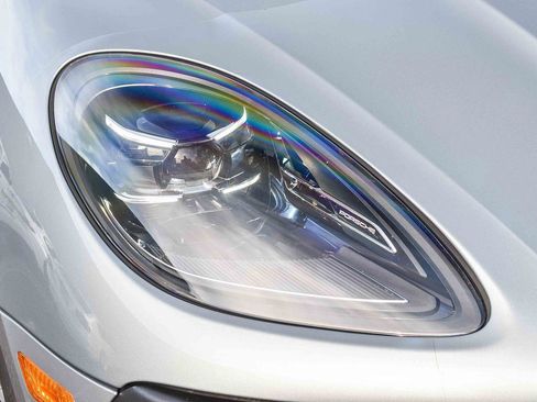 Used 2022 Porsche Macan image 8