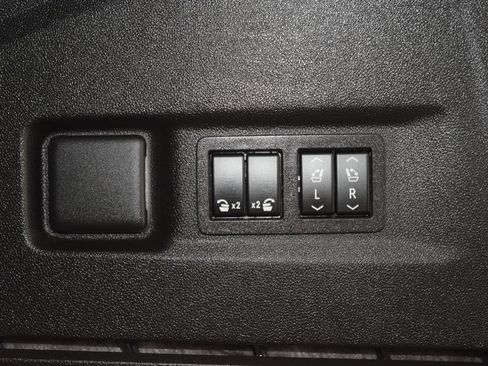 Used 2024 GMC Yukon XL Denali AWD/4WD image 27
